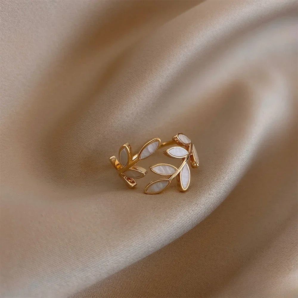 Issabeau™ Anello regolabile con fogliame 4